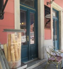 Esztergomi Központi Kávéház Szamos Cukrászda