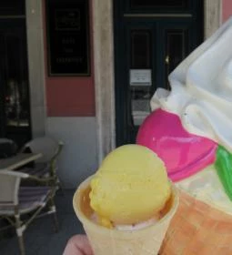 Esztergomi Központi Kávéház Szamos Cukrászda