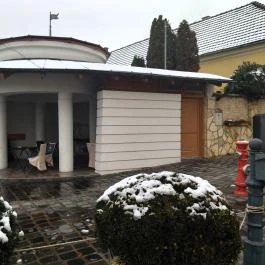 Eszterházy Kávézó és Cukrászda Vác - Külső kép