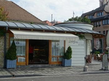 Eszterházy Kávézó és Cukrászda Vác Eszterházy Kávézó és Cukrászda Vác