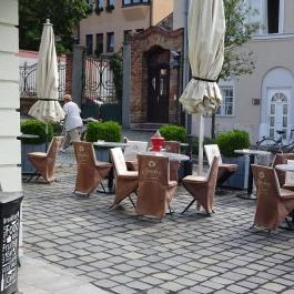 Eszterházy Kávézó és Cukrászda Vác - Külső kép