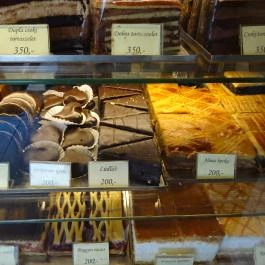 Eszterházy Kávézó és Cukrászda Vác - Étel/ital