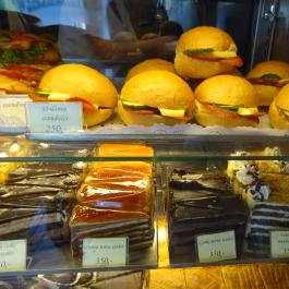 Eszterházy Kávézó és Cukrászda Vác - Étel/ital