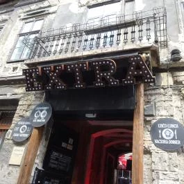 Extra Budapest - Külső kép