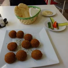 Falafel Sziget Budapest - Étel/ital