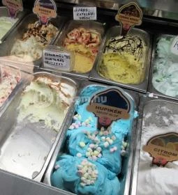 Falánk Zsiráf Cukrászda & Fagyizó