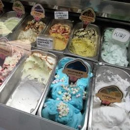 Falánk Zsiráf Cukrászda & Fagyizó Budapest - Étel/ital