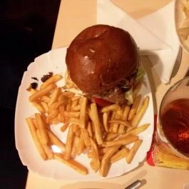 Fald Fel Amerikát, Miskolc - Étel/ital