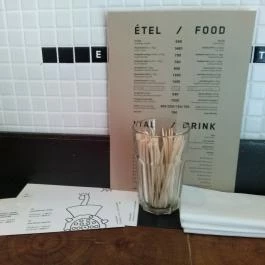 Faszaládé Budapest - Belső