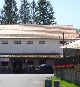 Fehér Holló Kocsma & Terasz