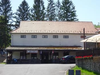 Fehér Holló Kocsma & Terasz Hollókő