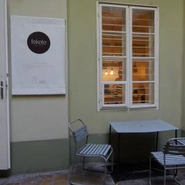 Fekete, Budapest - Belső