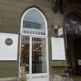 Fekete, Budapest - Külső kép