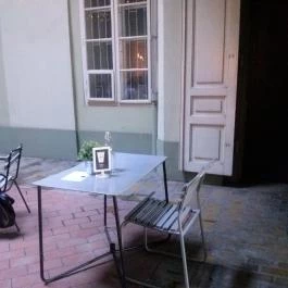 Fekete, Budapest - Belső