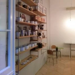 Fekete, Budapest - Belső