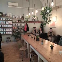 Fekete, Budapest - Belső