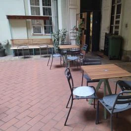 Fekete, Budapest - Belső