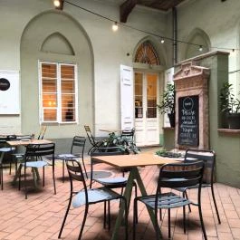 Fekete, Budapest - Belső