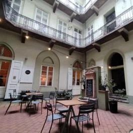 Fekete, Budapest - Belső