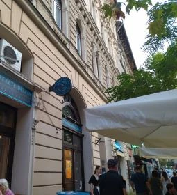 Fekete Delfin Bár & Kávézó