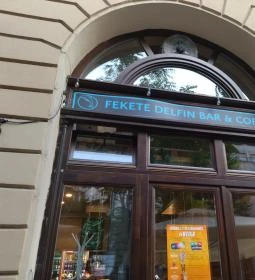 Fekete Delfin Bár & Kávézó