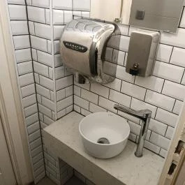 Fekete Holló Étterem Budapest - Mosdó
