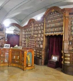 Fekete Sas Patikamúzeum