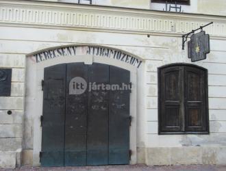 Fekete Szerecseny Patikamúzeum