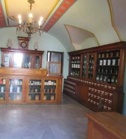 Fekete Szerecseny Patikamúzeum