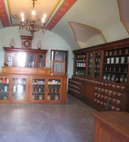 Fekete Szerecseny Patikamúzeum