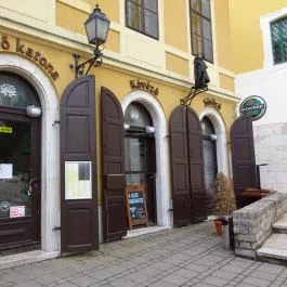 Fekvő Katona Söröző & Kávézó, Székesfehérvár - Külső kép