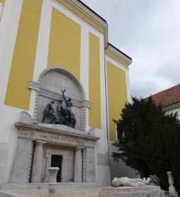 Fekvő Katona Söröző & Kávézó