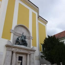 Fekvő Katona Söröző & Kávézó, Székesfehérvár - Külső kép