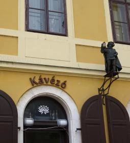 Fekvő Katona Söröző & Kávézó