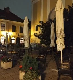 Fekvő Katona Söröző & Kávézó