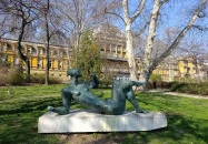 Fekvő nőalak lanttal Budapest