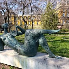 Fekvő nőalak lanttal, Budapest - Egyéb