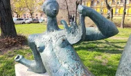 Fekvő nőalak lanttal Budapest - Külső kép