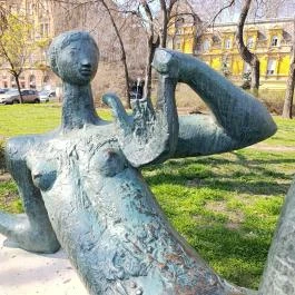 Fekvő nőalak lanttal, Budapest - Egyéb