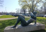 Fekvő nőalak lanttal Budapest