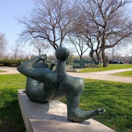 Fekvő nőalak lanttal, Budapest - Egyéb