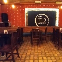 FéLiX Pub n' Merch Budapest - Belső