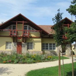 Fenyőharaszt Kastélyszálló, Verseg - Külső kép