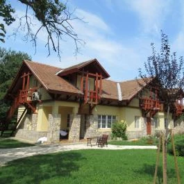 Fenyőharaszt Kastélyszálló, Verseg - Külső kép