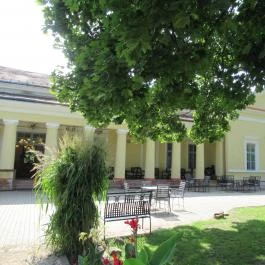 Fenyőharaszt Kastélyszálló, Verseg - Külső kép