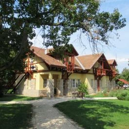 Fenyőharaszt Kastélyszálló, Verseg - Külső kép