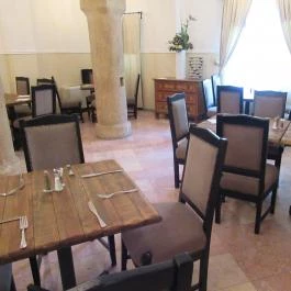 Fenyőharaszt Kastélyszálló étterme Verseg - Belső