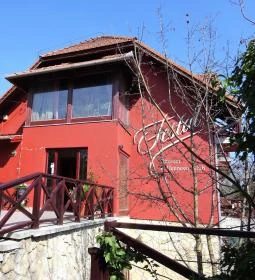 Festal Étterem és Hennessy Club