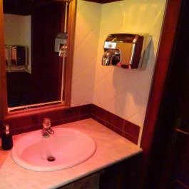 Festal Étterem és Hennessy Club, Érd - Mosdó