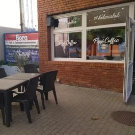 Figyi Coffee, Makó - Külső kép